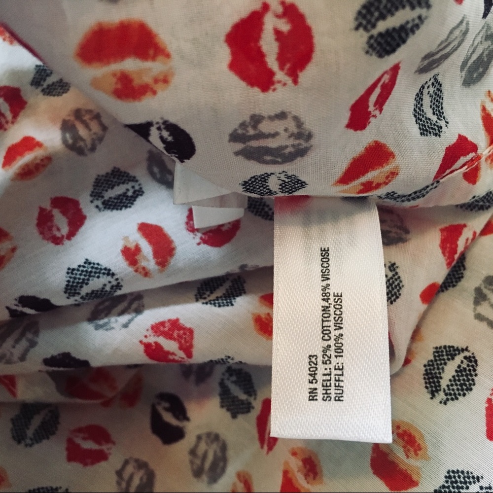 Gap Lip Print Button-Up Ruffle Top - image 8